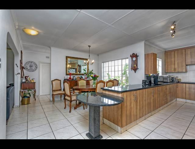 4 BEDROOM FREESTANDING FOR SALE IN LYNDHURST